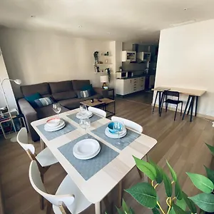 Fantastic Center - Optional Parking Apartment